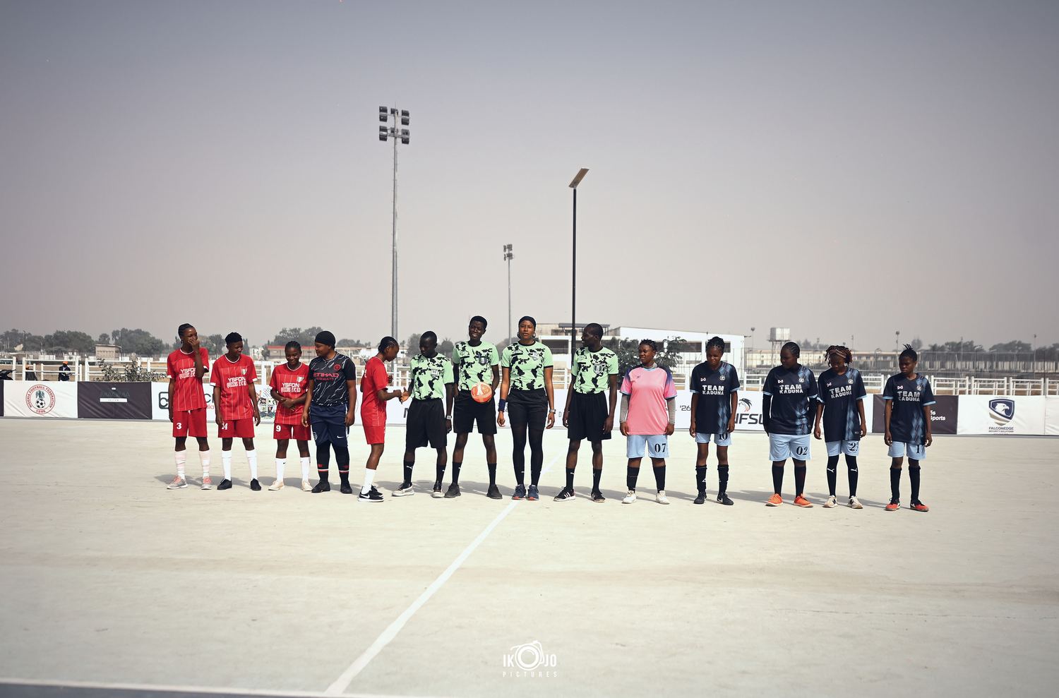 The teams line up